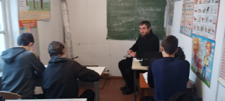 Урок мужества на тему "По страницам ВОВ".